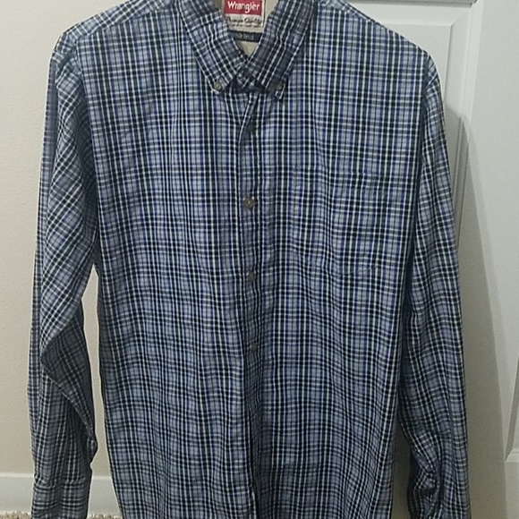 Wrangler Other - Mens button down shirt